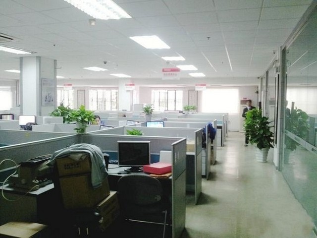 广东投资省的塔内件安装流程